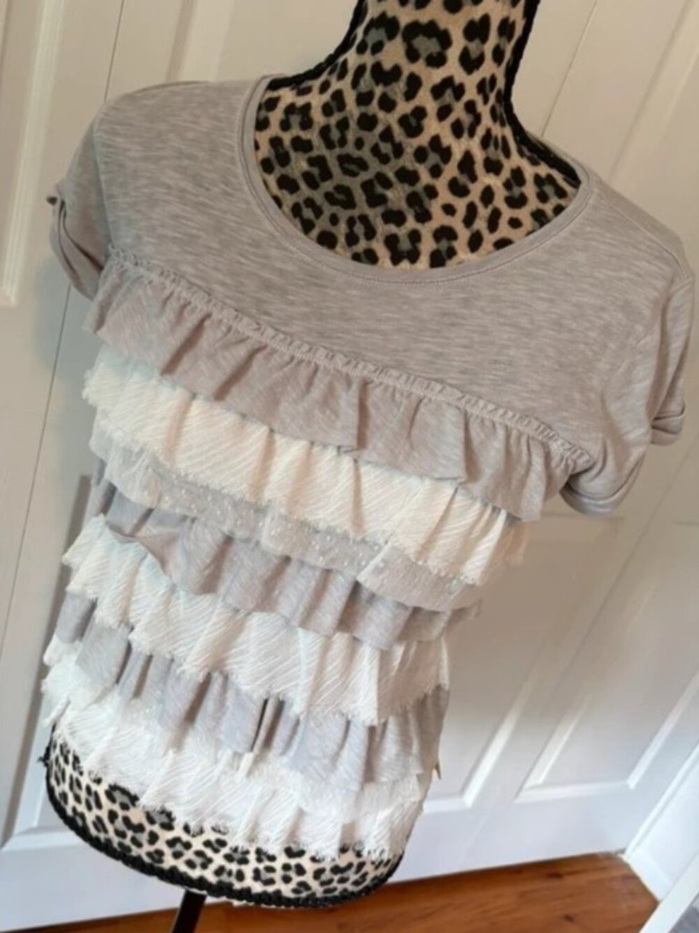 Early 2010s Hollister Mixed-Media Ruffle Top - Picture 1 of 2